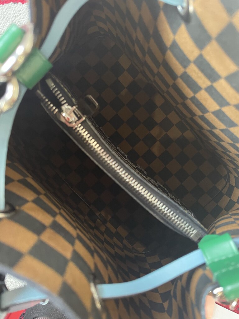 Louis Vuitton Neo Noe MM Bucket Bag