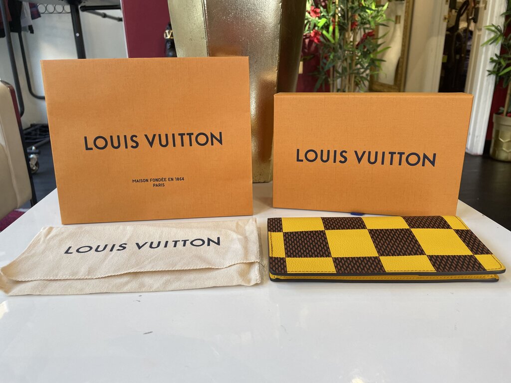 Louis Vuitton Damier Pop Portefeuille Brazza NM Wallet