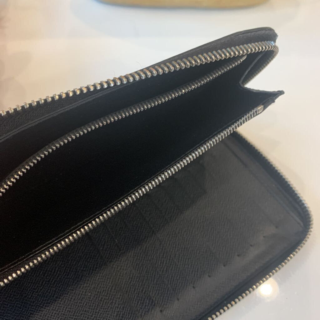 Louis Vuitton 2020 Black Epi Leather Zippy Vertical Wallet