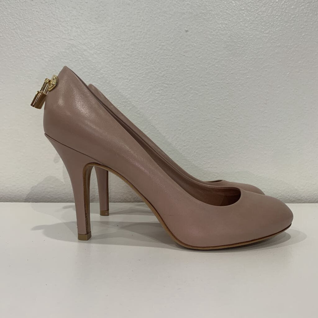 Louis Vuitton Beige Heels w/Gold Lock