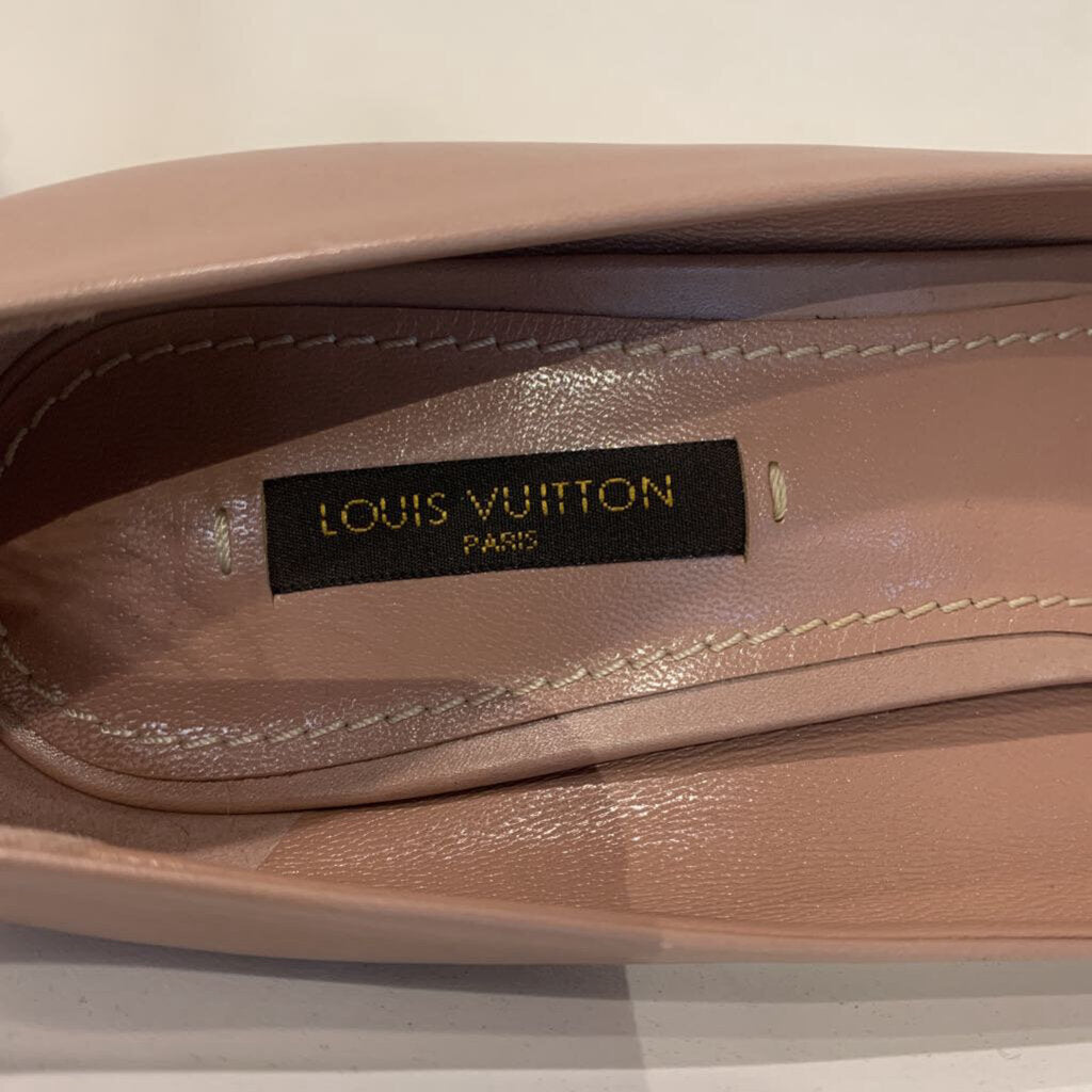 Louis Vuitton Beige Heels w/Gold Lock