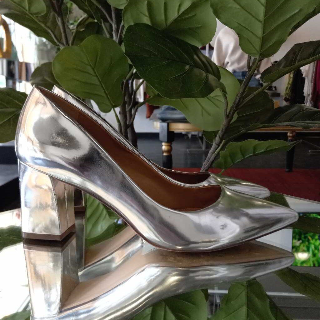 silver metallic heel