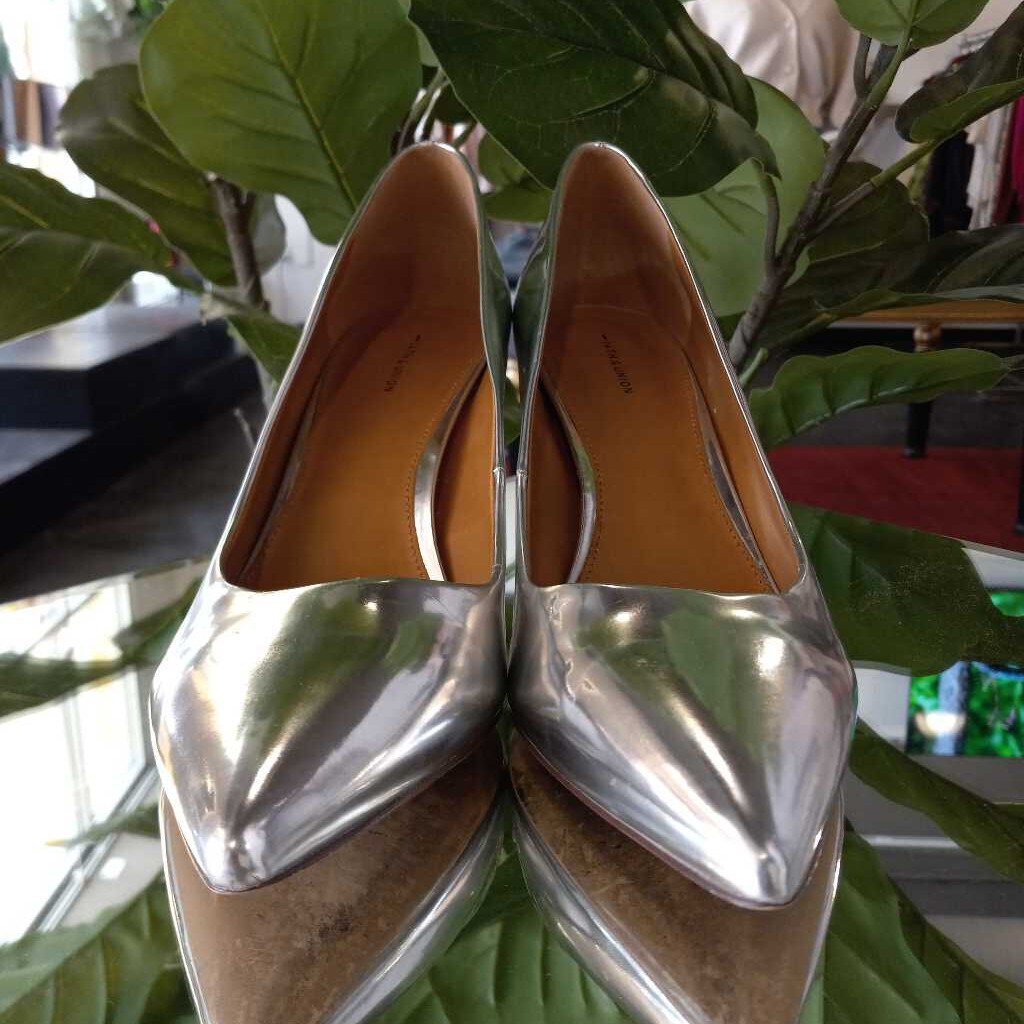 silver metallic heel